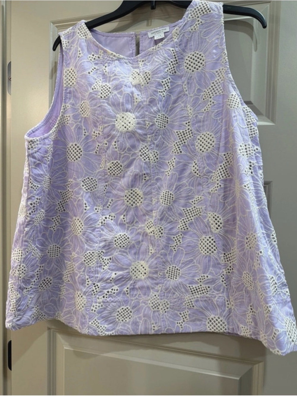 Sleeveless Floral Eyelet Tank Top - Lavender